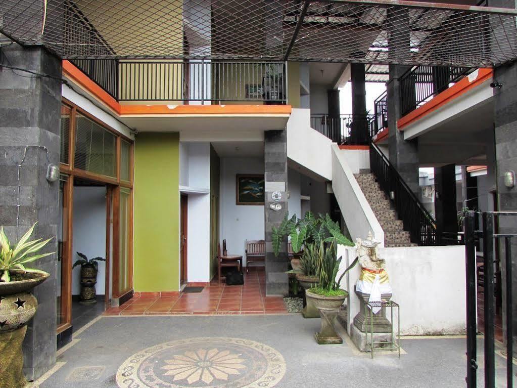 Seruni Guest House Denpasar Esterno foto