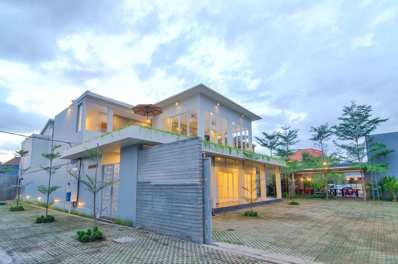 Seruni Guest House Denpasar Esterno foto