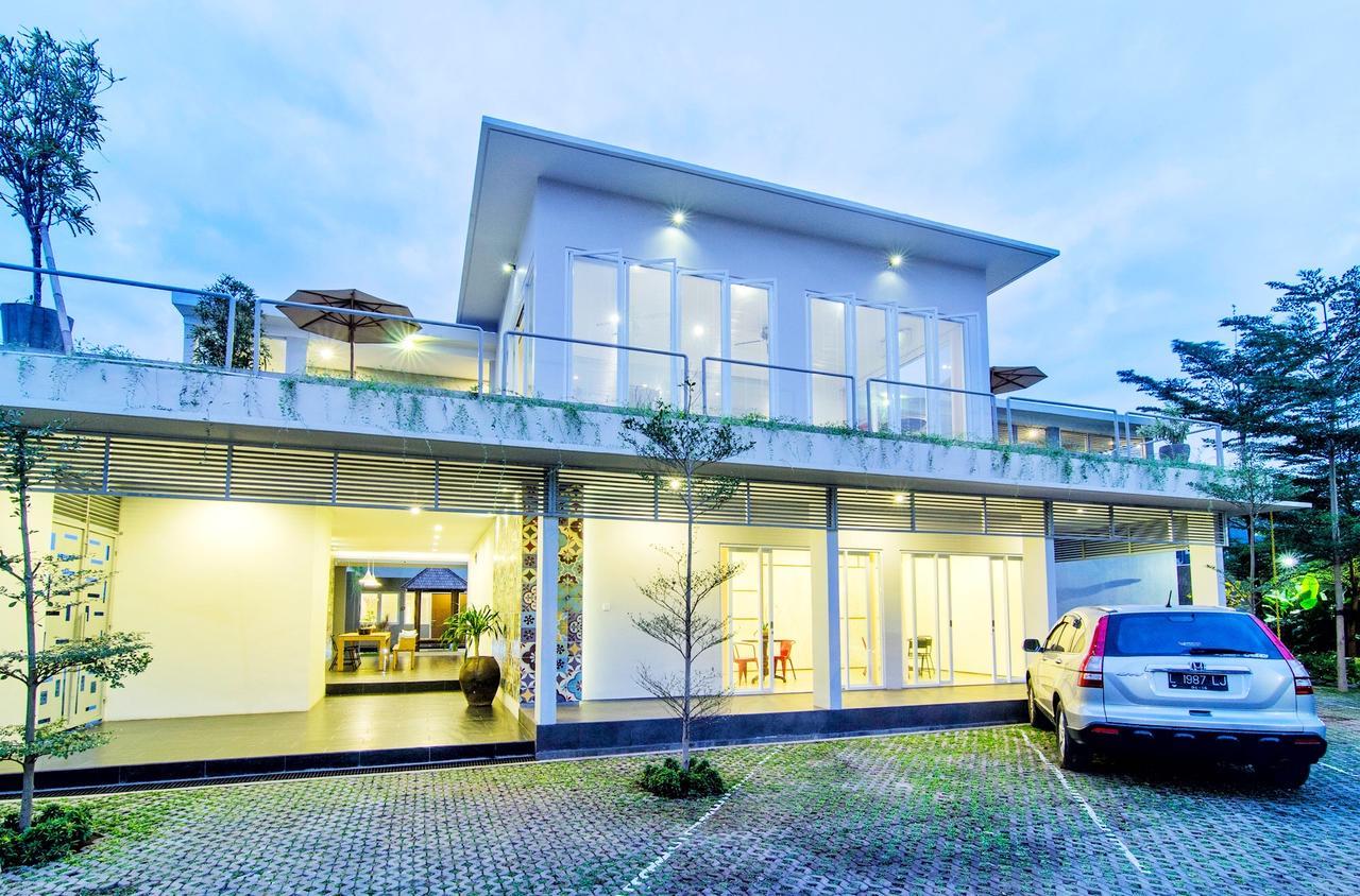 Seruni Guest House Denpasar Esterno foto